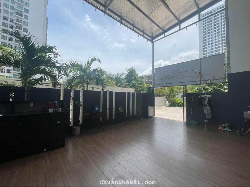 Bán hoặc cho thuê căn nhà Sân vườn chân đế toà chung cư Bim 24 tầng, trung tâm Hùng Thắng, Bãi Cháy
