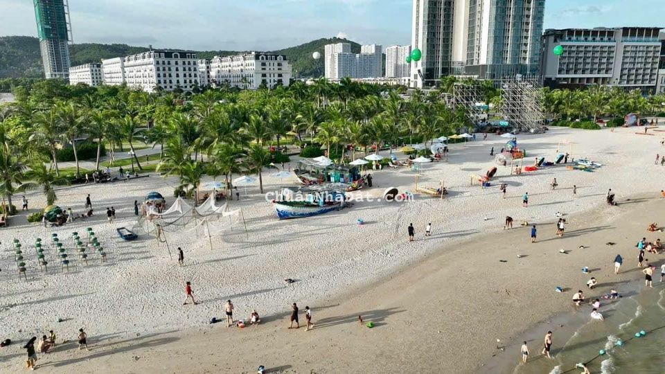 Bán căn liền kề 100m2 4 Tầng khu Royer Lotus mặt đường chính Ra Biển Marina Hạ Long