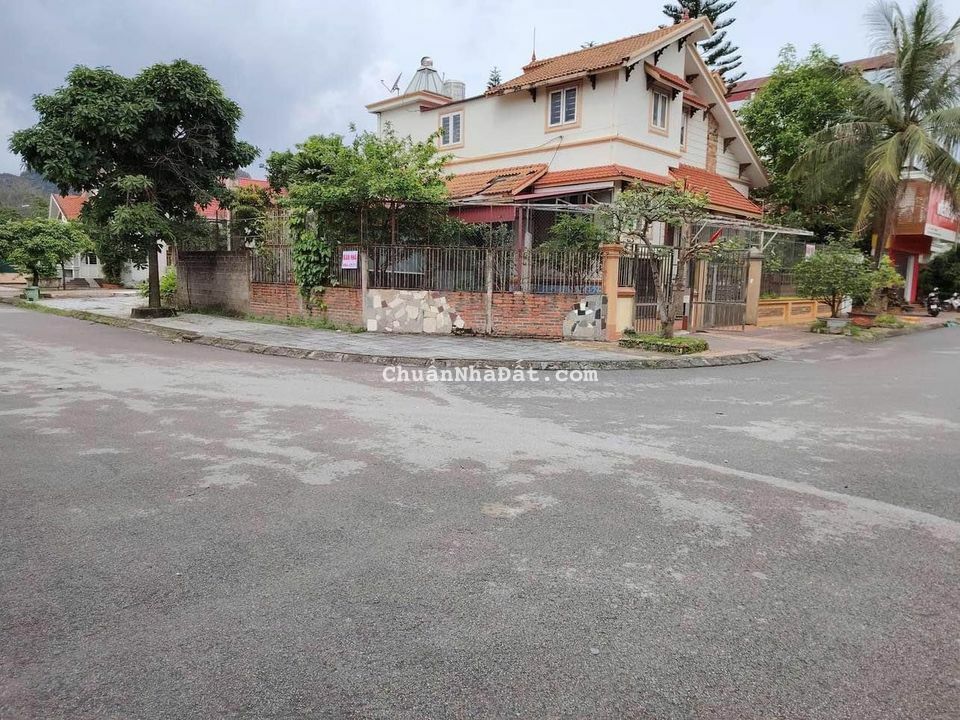 Cần bán nhà Biệt thự Sân vườn Lô góc 2 tầng 295m2 tại Cẩm Sơn, Cẩm Phả, Quảng Ninh Cần bán nhà Biệt thự Sân vườn Lô góc 2 tầng 295m2 tại Cẩm Sơn, Cẩm Phả, Quảng Ninh