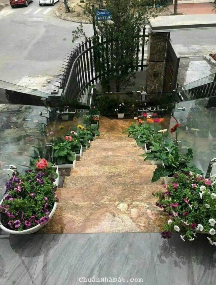 Chính chủ chuyển sinh sống cần Bán nhà 5 tầng 144m2 lô góc 2 mặt tiền, gần bãi tắm Cột 8, Hạ Long Chính chủ chuyển sinh sống cần Bán nhà 5 tầng 144m2 lô góc 2 mặt tiền, gần bãi tắm Cột 8, Hạ Long