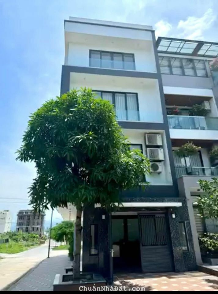 Chính chủ bán nhà lô góc 3 mặt tiền 80m2 tại Cao Xanh, Hạ Long gần biển.