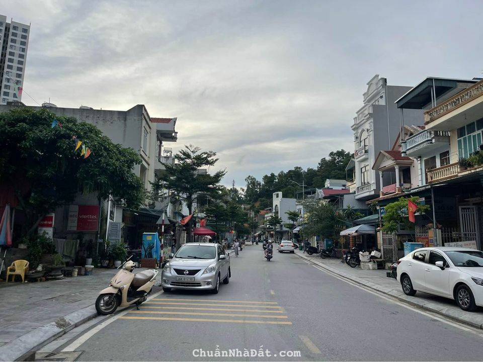 Chính chủ Bán đất tặng nhà cấp 4, mặt đường EC Hùng Thắng - Bãi Cháy - TP Hạ Long Chính chủ Bán đất tặng nhà cấp 4, mặt đường EC Hùng Thắng - Bãi Cháy - TP Hạ Long