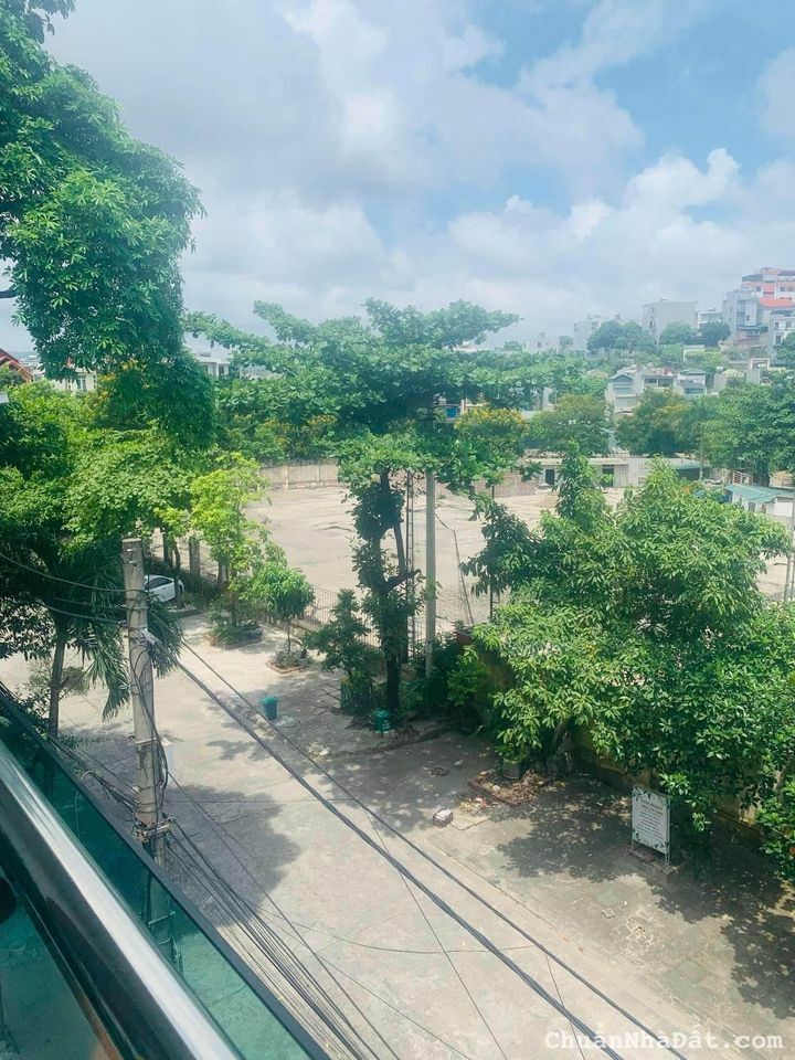 Do chuyển sinh sống, Chính chủ cần bán căn nhà 3 tầng 75m2 tại sân bóng kho gạo Yết Kiêu Hạ Long