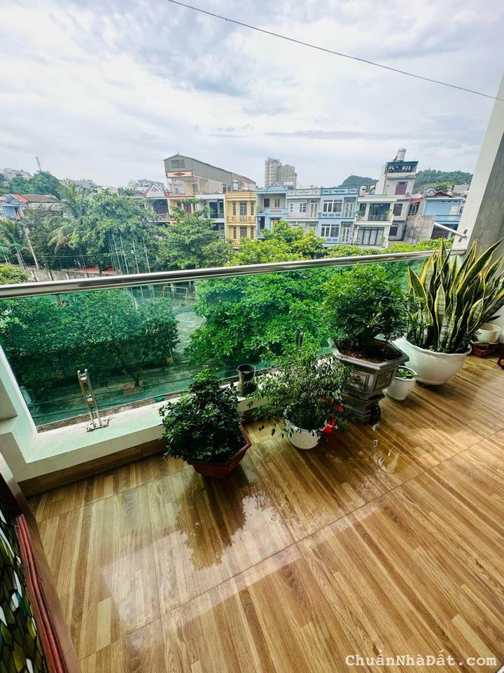 Do chuyển sinh sống, Chính chủ cần bán căn nhà 3 tầng 75m2 tại sân bóng kho gạo Yết Kiêu Hạ Long