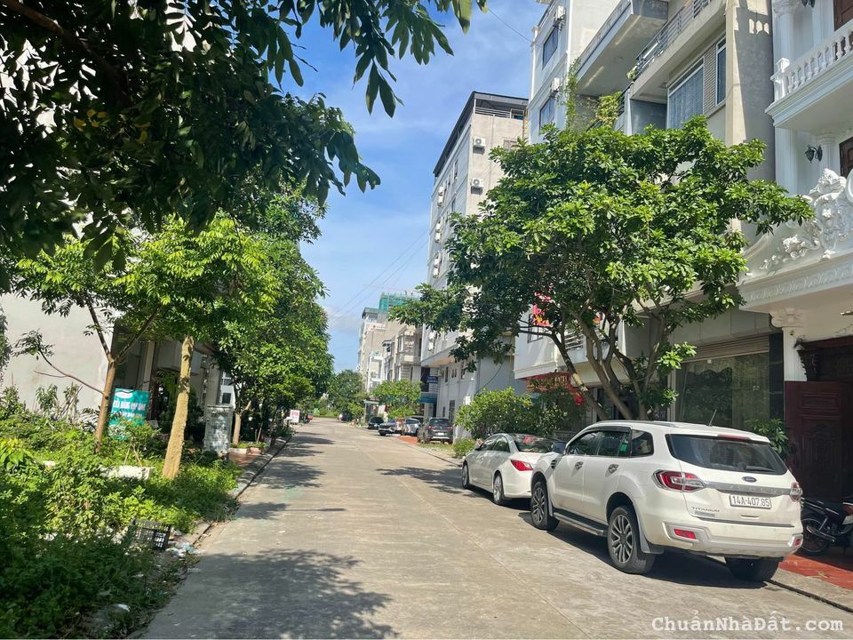 Bán nhà 4 tầng mới đẹp Full nội thất Khu TĐC TÂY HÙNG THẮNG , Bãi Cháy, Hạ Long Bán nhà 4 tầng mới đẹp Full nội thất Khu TĐC TÂY HÙNG THẮNG , Bãi Cháy, Hạ Long