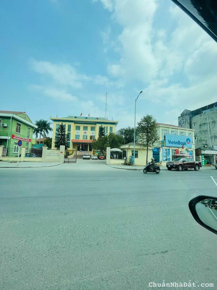 Chính chủ Bán nhà 3 tầng 62,5m mặt đường lớn, ngay chợ, đối diện Uỷ ban Phường Hà Khẩu, Tp Hạ Long