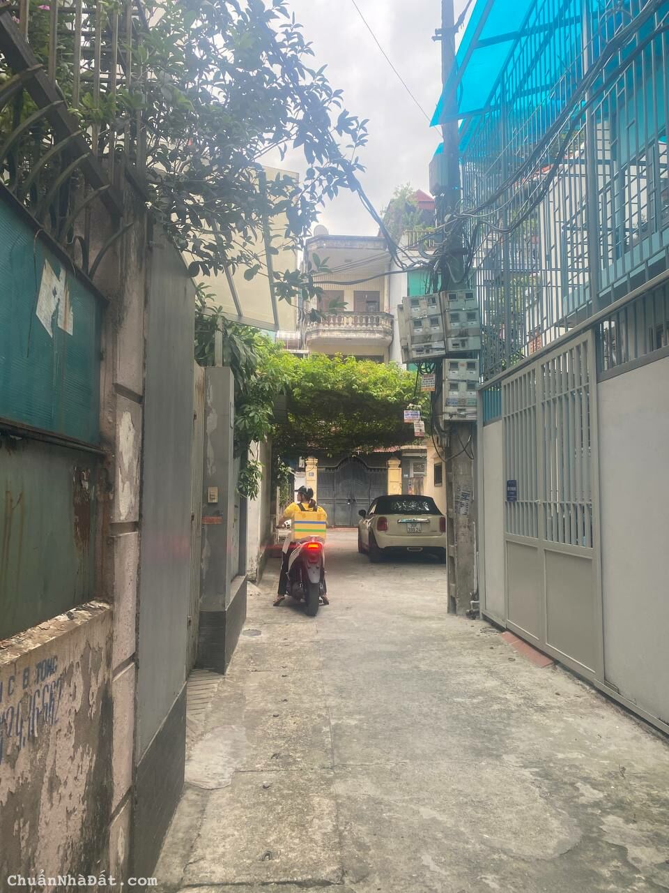 Cho thuê nhà phố Lạc Trung, ô tô đỗ cửa, DT 50m2 x 4 tầng, MT 6m, giá 13,5tr, LH 0977483092