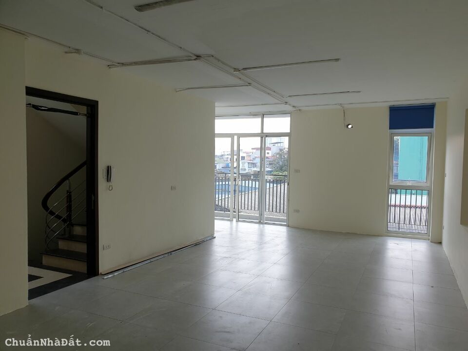 Cho thuê nhà thang máy ô tô đỗ cửa phố Minh Khai, DT 65m x 7 tầng, MT 7m, giá yêu thương 45 triệu