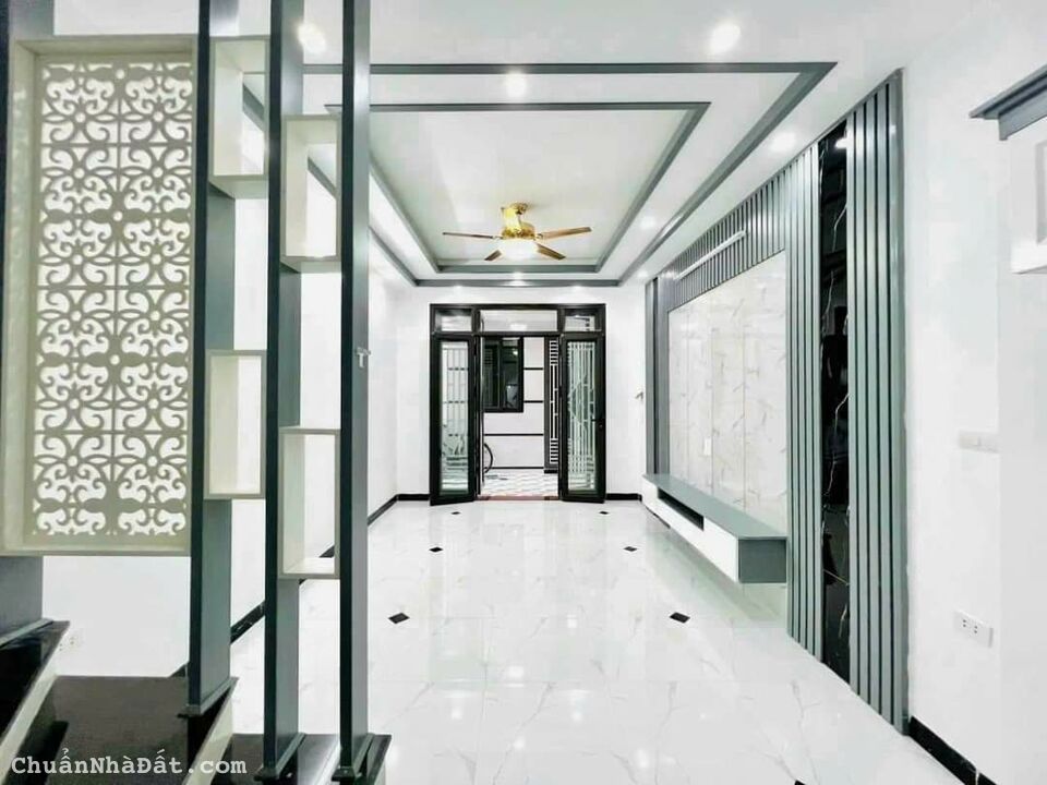 CHO THUÊ NHÀ RIÊNG ĐƯỜNG ĐÀM QUANG TRUNG, LONG BIÊN, DT 35M X 4,5 TẦNG, MT3,5M, GIÁ 10TR