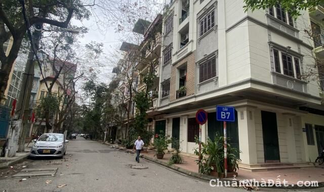 Cho thuê nhà ô tô đỗ cửa phố Đầm Trấu, DT 50m x 4 tầng, MT 4m, 4 ngủ, giá 14 triệu, LH 0977483092