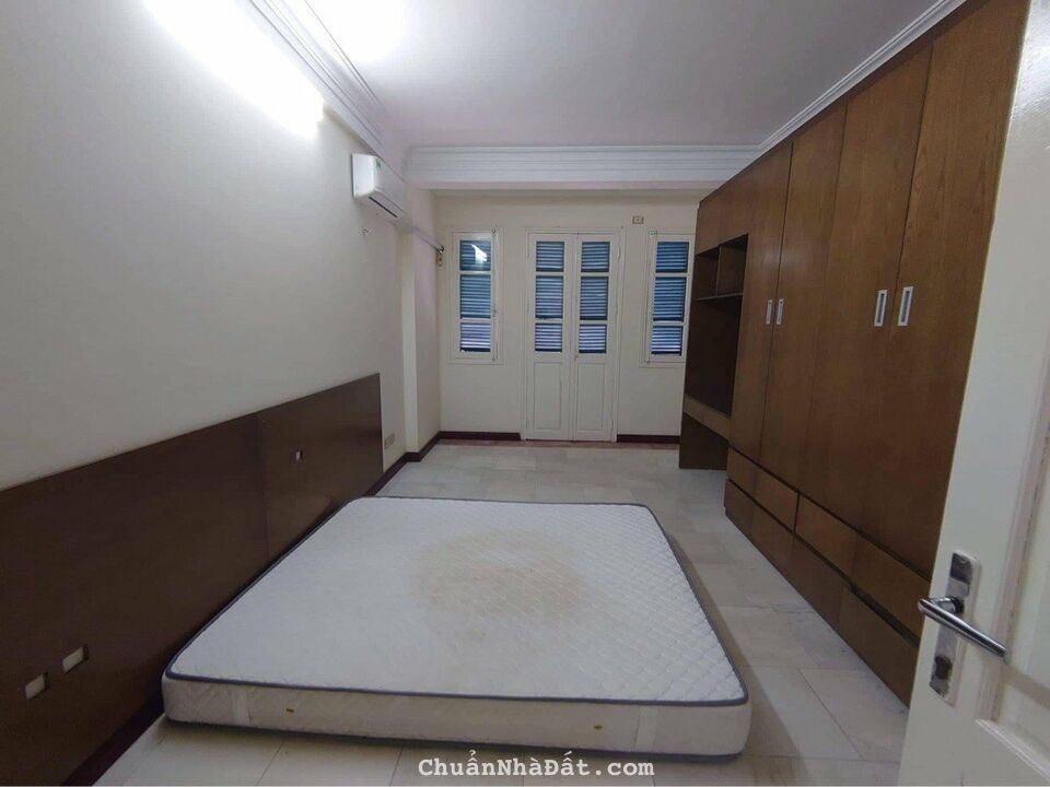 Cho thuê nhà ô tô đỗ cửa phố Đầm Trấu, DT 50m2 x 5 tầng, MT 5m, giá 21 triệu, LH 0977 483 092