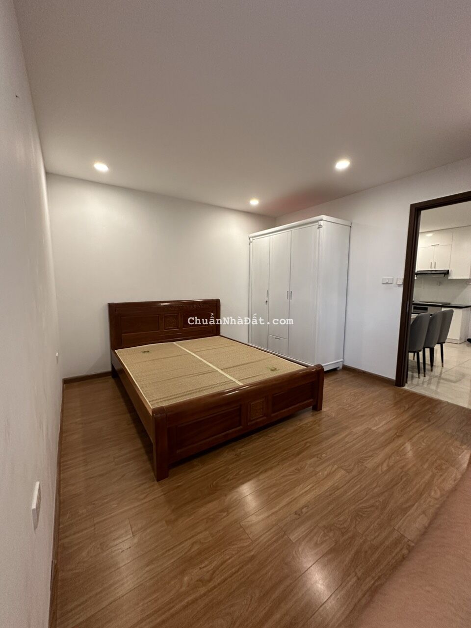 Căn hộ cần bán Trần Thái Tông - Cầu Giấy 90m2, 3pn, đồ cơ bản, giá tốt LH 0904870265 Căn hộ cần bán Trần Thái Tông - Cầu Giấy 90m2, 3pn, đồ cơ bản, giá tốt LH 0904870265