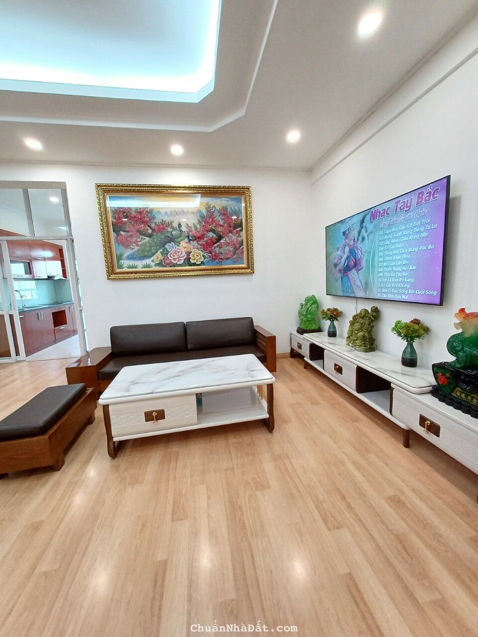 Cần bán căn hộ tòa 15T mặt phố Nguyễn Thị Định, Full nội thất LH 0382156236