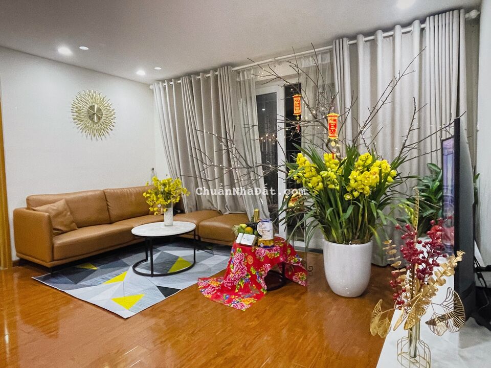 Cần bán căn hộ 137 Nguyễn Ngọc Vũ 87m2, 3PN, nội thất đầy đủ LH 0904870265