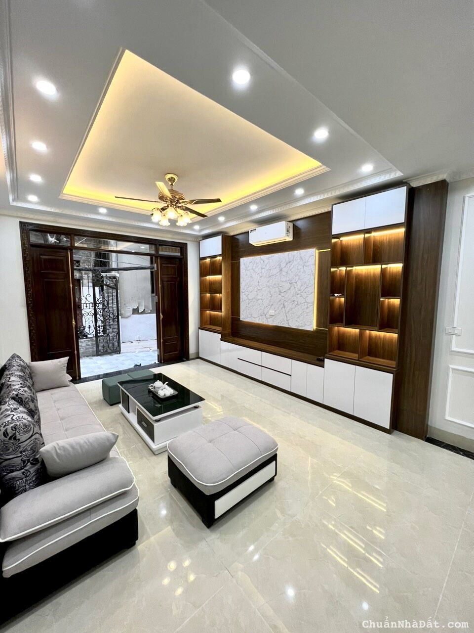 Cần cho thuê gấp Biệt thự mặt phố Đỗ Đức Dục – Mễ Trì, 400m2 đất, xd 120m2 x 4 tầng Lh 03821562365