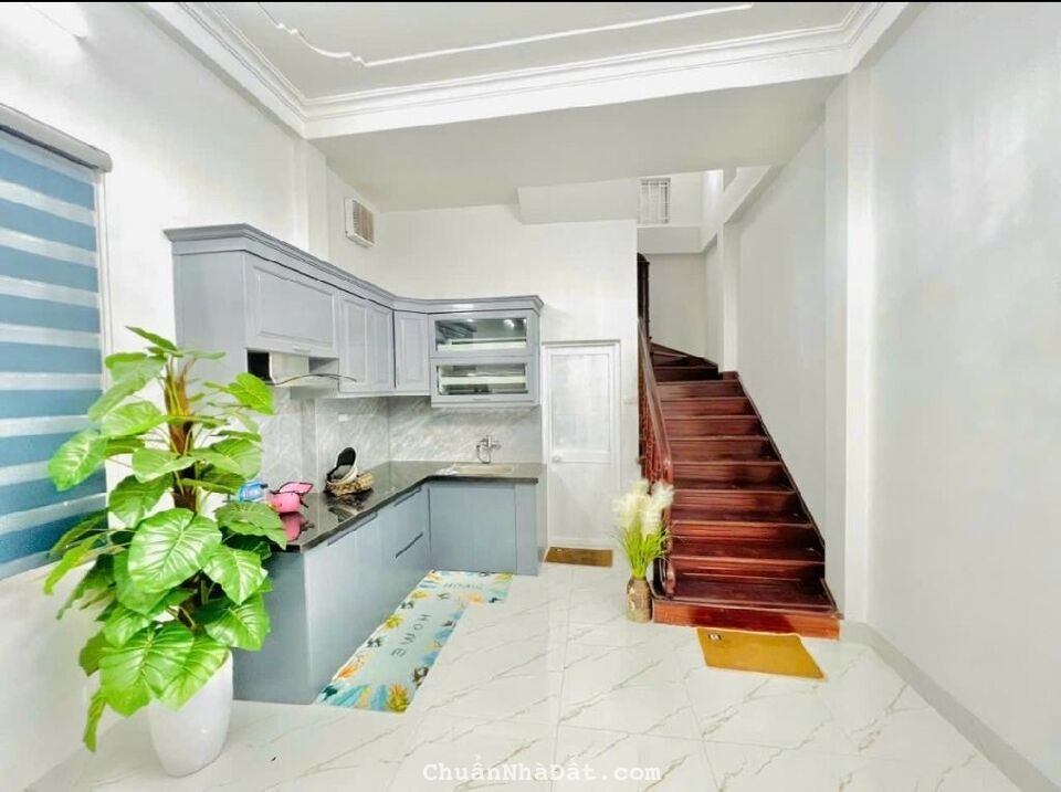 Bán nhà Lê Thanh Nghị 48m 5t 7.65 tỷ. Gần phố, ngõ thông, dân xây, tặng hết nội thất