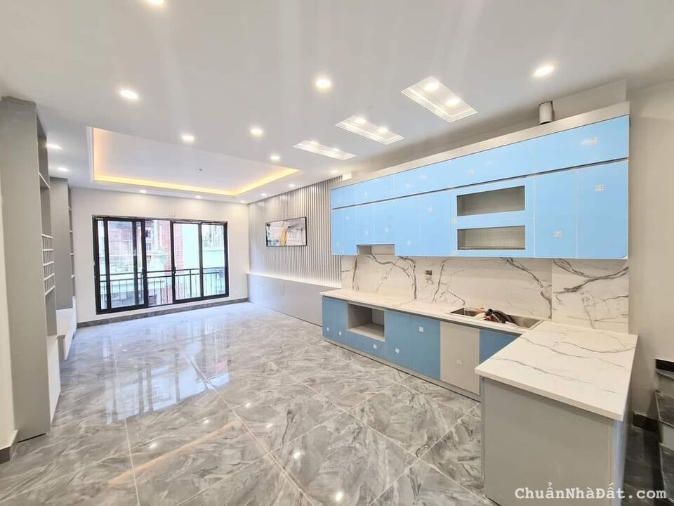 Bán nhà Dương Văn Bé 40m thang máy 5T mới full nội thất, gần phố, ngõ rộng chỉ hơn 7 tỷ