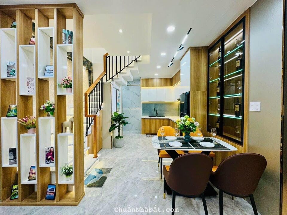 Bán nhà hẻm 1 xẹc Đoàn Văn Bơ, Q4 xây 42m2. Gần chợ Cầu Cống, hẻm 6m, sổ hồng riêng.