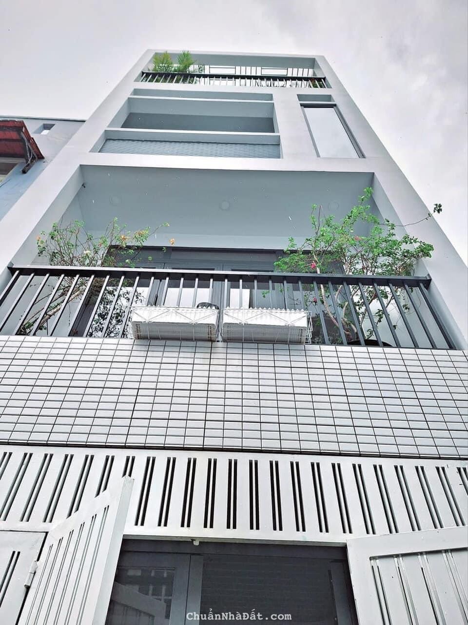 Nhà gần mặt tiền 35m2 hẻm 5m đường Lãnh Binh Thăng, Q11. Sổ hồng riêng 2 tỷ 050, gần BV ĐH Y Dược.