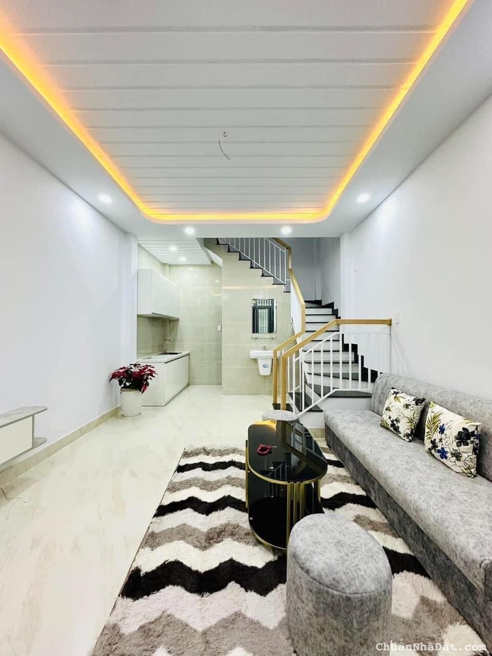 Nhà gần mặt tiền 35m2 hẻm 5m đường Lãnh Binh Thăng, Q11. Sổ hồng riêng 2 tỷ 050, gần BV ĐH Y Dược.