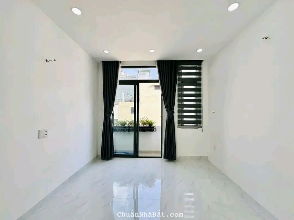 Nhà SIÊU ĐẸP 4 tầng 40m2 Quận 5. Cách ĐH Sài Gòn 100m. Sổ đầy đủ, công chứng ngay.