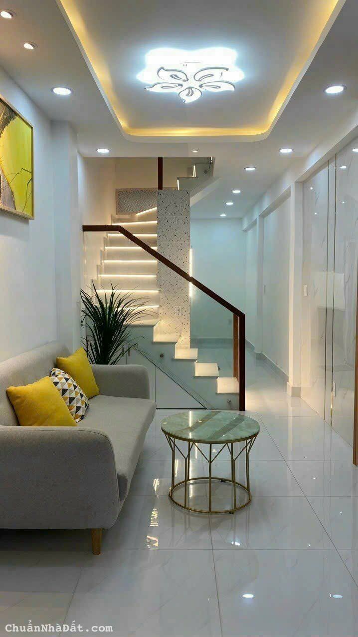 Chủ đang cần bán gấp căn đường Nguyễn Trãi,P3,Q5. DT 20,8m2 giá bán 1tỷ560. Nằm gần đường Huỳnh Văn