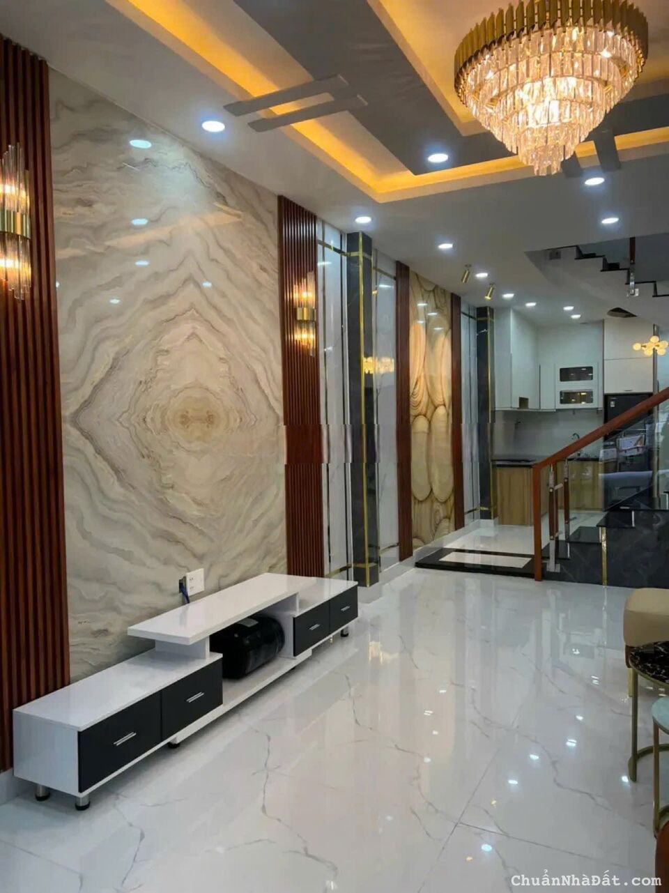 Bán gấp nhà 63m2 xây 4 tầng Trần Hữu Trang, Phú Nhuận. Bán 2 tỷ 800 có sổ hồng đầy đủ.