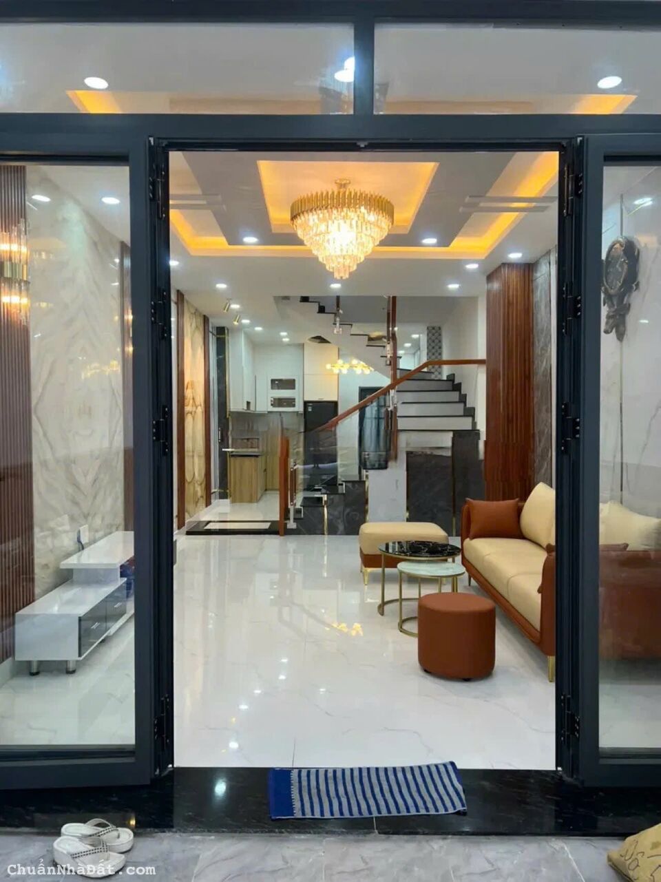 Bán gấp nhà 63m2 xây 4 tầng Trần Hữu Trang, Phú Nhuận. Bán 2 tỷ 800 có sổ hồng đầy đủ.