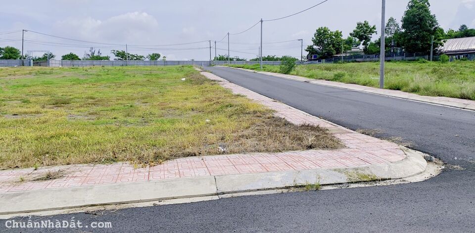 Bán đất nền nằm ngay X.Bạch Đằng, TX.Tân Uyên,Bình Dương, giá1tỷ550,DT 10m2.Nằm kế UBND bạch đằng. 