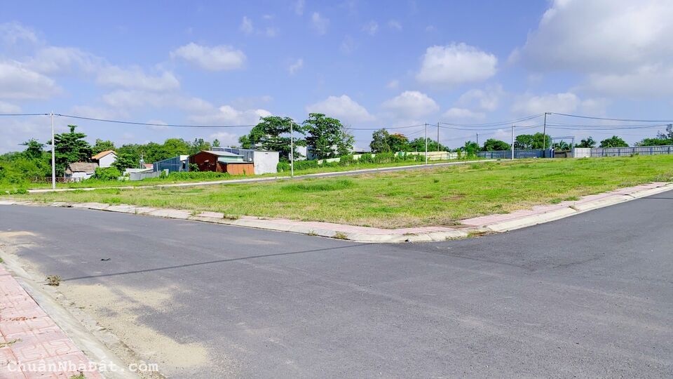 Bán đất nền nằm ngay X.Bạch Đằng, TX.Tân Uyên,Bình Dương, giá1tỷ550,DT 10m2.Nằm kế UBND bạch đằng. 