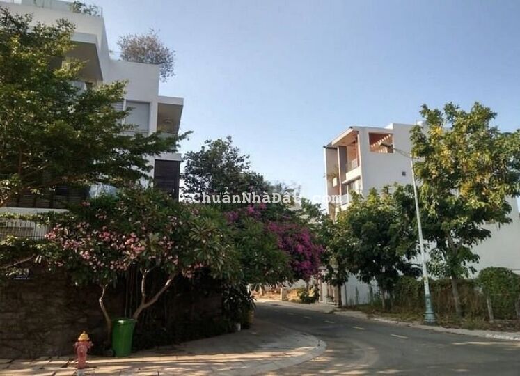 Cô Hoa kẹt tiền bán gấp đất 60m2 Trần Quốc Thảo, Quận 3. Cách BV Quận 3 500m. Cô Hoa kẹt tiền bán gấp đất 60m2 Trần Quốc Thảo, Quận 3. Cách BV Quận 3 500m.