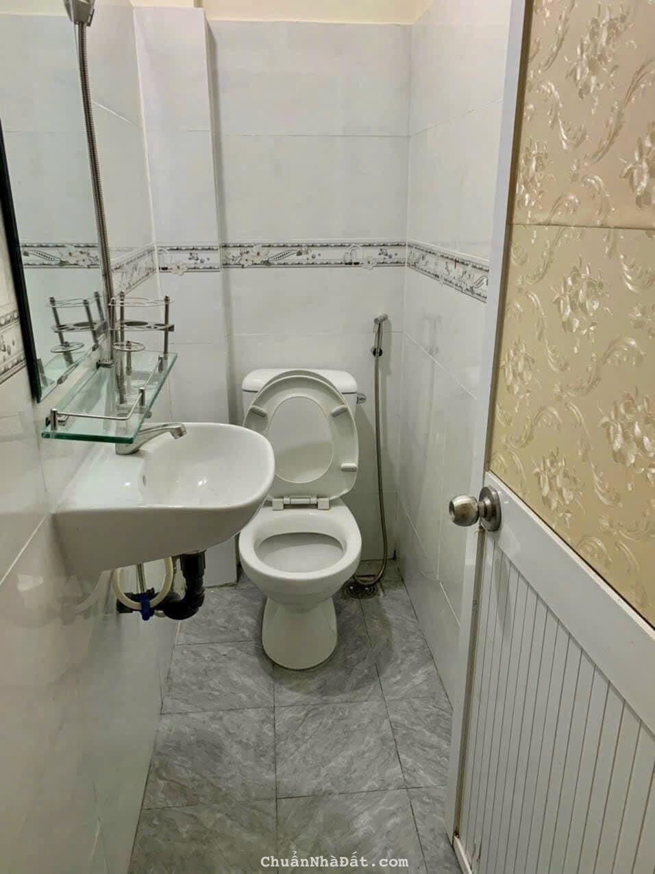 Nhà giá rẻ Phan Đăng Lưu 49,2m2 P3, Q Phú Nhuận, sang tên trong ngày