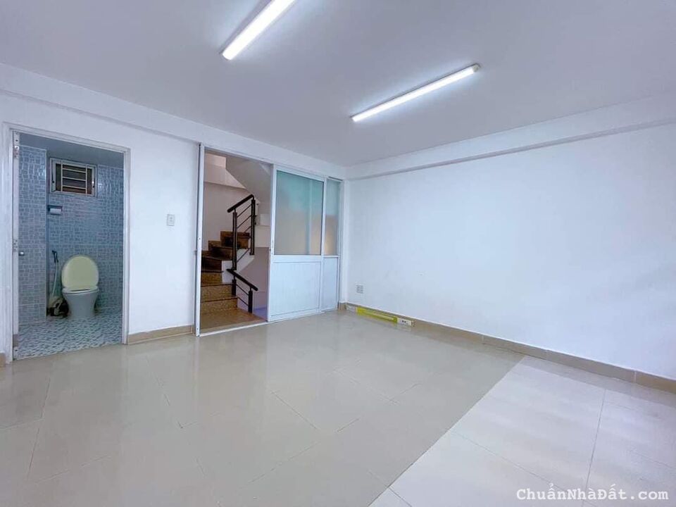 Nhà đẹp giá tốt chỉ 2tỷ050tr Lãnh Binh Thăng P12 Q11 DT 35.8m2, đang cho thuê 9tr/tháng