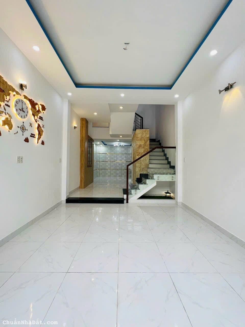 Chính chủ cần bán nhà Tạ Uyên P6 Quận 11 giá 2tỷ550tr DT 32.4m2, đang cho thuê 8tr/tháng