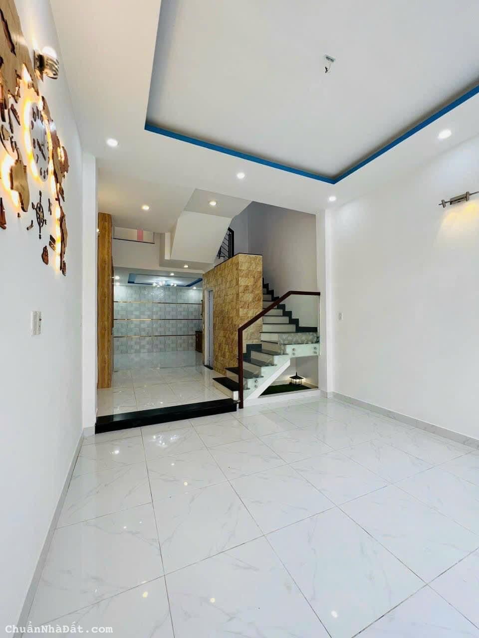 Chính chủ cần bán nhà Tạ Uyên P6 Quận 11 giá 2tỷ550tr DT 32.4m2, đang cho thuê 8tr/tháng