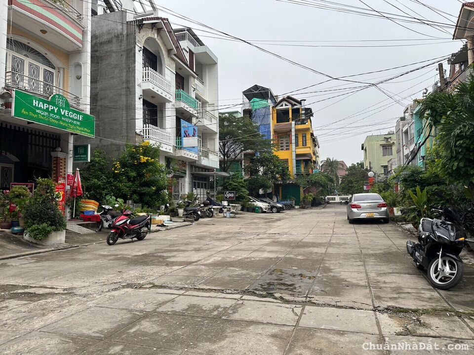 Bán nhà Khu trung tâm Quốc Hương- Xuân Thủy, PThảo Điền, 4 Tầng, giá 20 tỷTL