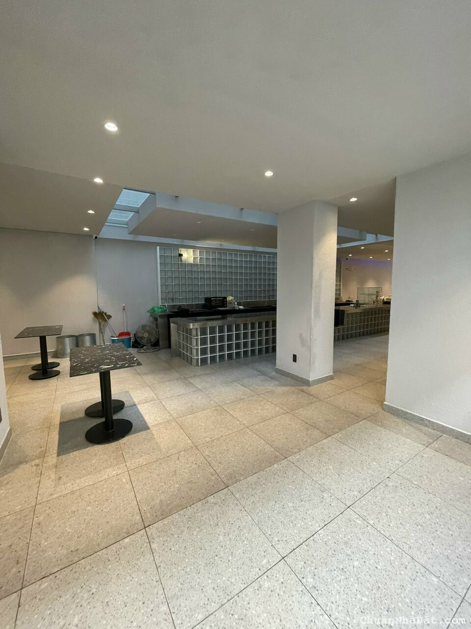 Cần bán nhà MT đường kinh doanh Phường Tân Định Quận 1, 8x25m giá 60 Tỷ