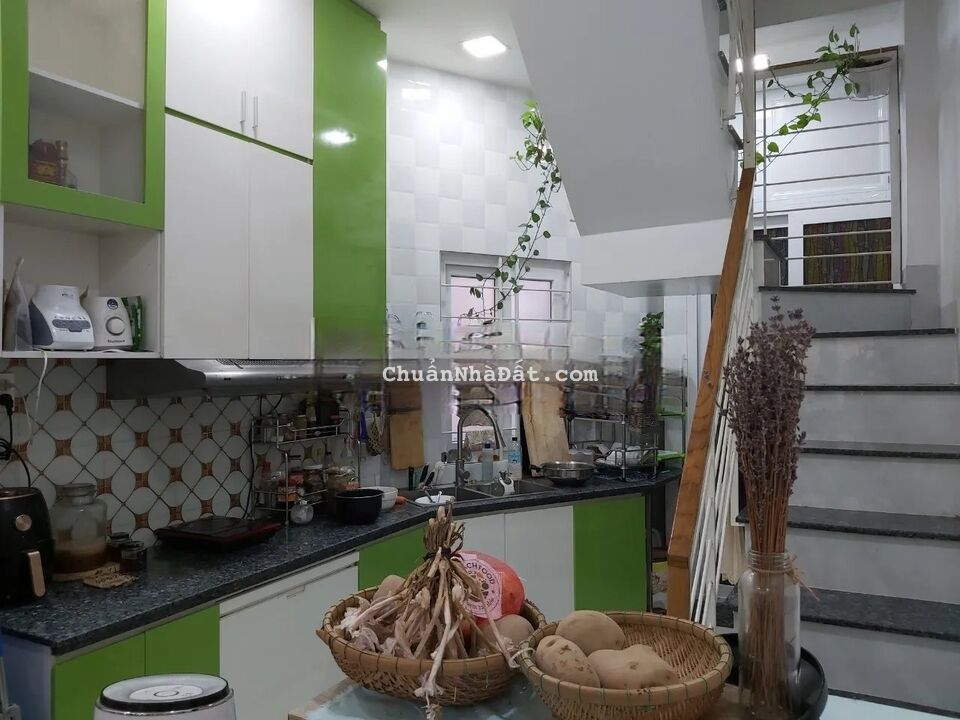 Bán nhà mt 4 tầng giá chỉ 1,8 tỷ gần chợ Phú Nhuận ngay tại Cao Thắng, Phường 17, Quận Phú Nhuận