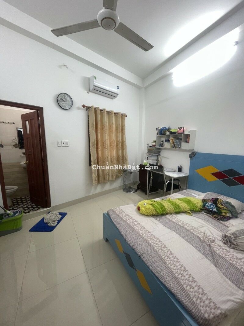 Nhà đường Nguyễn Ảnh Thủ, Bà Điểm Hóc Môn, 50m2, 4 tầng giá hơn 3.95 tỷ TL.