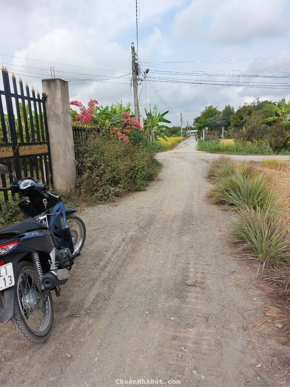 BÁN ĐẤT TẶNG NHÀ HUYỆN CẦN ĐƯỚC, TỈNH LONG AN, DT 868M2 , GIÁ 2,45 TỶ CÓ THƯƠNG LƯỢNG