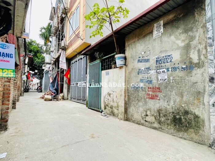 Bán đất Vĩnh Hưng, Hoàng Mai, tặng nhà cấp 4, ngõ thông, ô tô đỗ cửa 43 m2, 3 tỷ 400