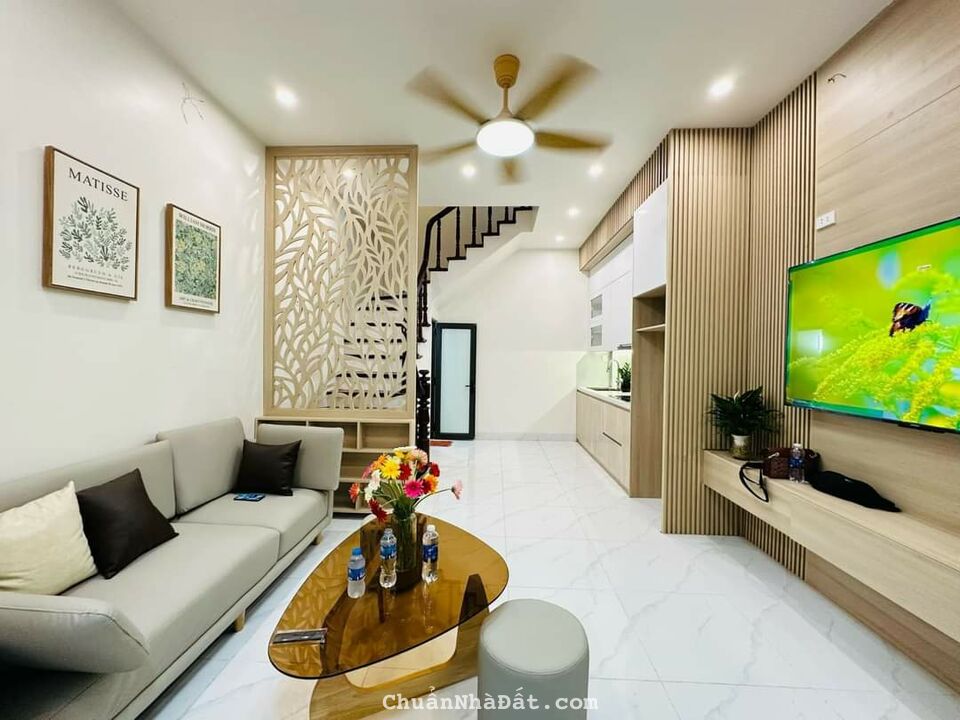 Bán Nhà Cổ Nhuế, 5 Tầng, 3 Ngủ, Ngõ Nông, ở luôn.