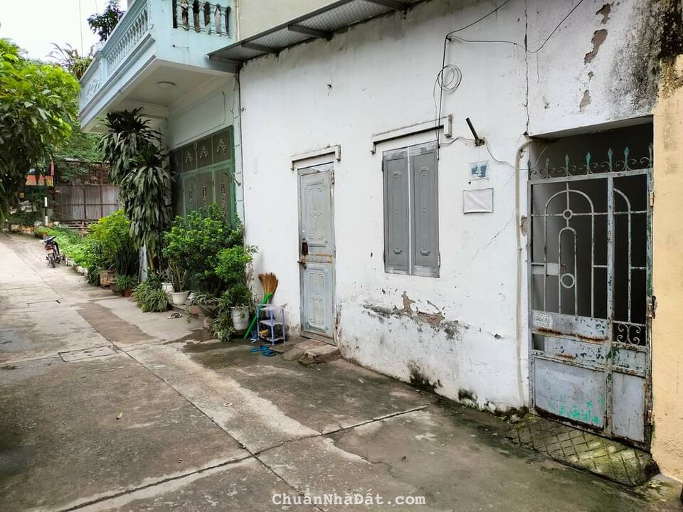 BÁN ĐẤT TẶNG NHÀ CẤP 4 PHỐ VIÊN - GẦN ĐẠI HỌC MỎ ĐỊA CHẤT.