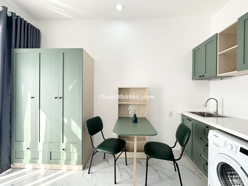 Phòng full Nội thất, cửa sổ, rộng thoáng, gần dinh độc lập, hồ con rùa, CV tao đàn, chợ bến thành