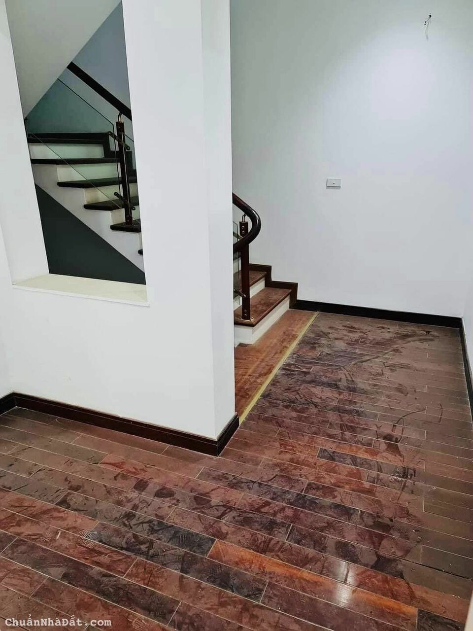 Chính chủ cắt giá nhà BT Nàng Hương Nguyễn Trãi dt 180m 4 tầng mặt tiền 9.6m giá 2x tỷ