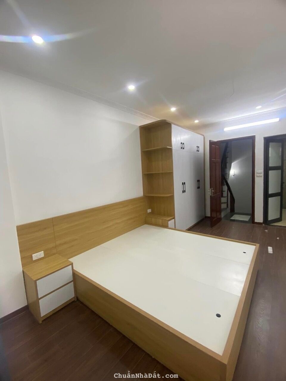 Bán nhà Quan Nhân - Xây mới sổ đỏ 32m x 6 tầng x 4PN - Căn góc 2 thoáng trước nhà gần 3m m