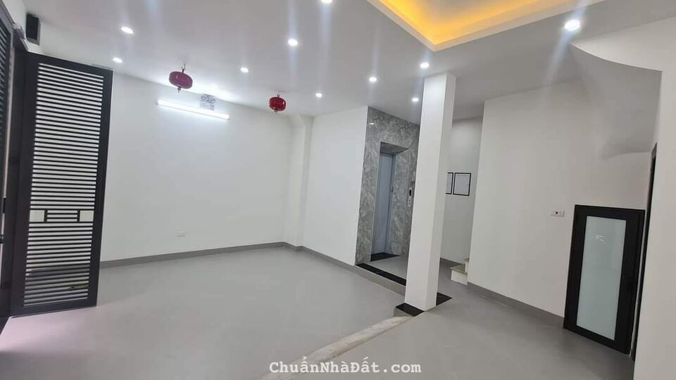 Bán nhà dòng tiền phố Chùa Láng, 48m x 6 tầng thang máy, 9 phòng, DT 650tr/năm