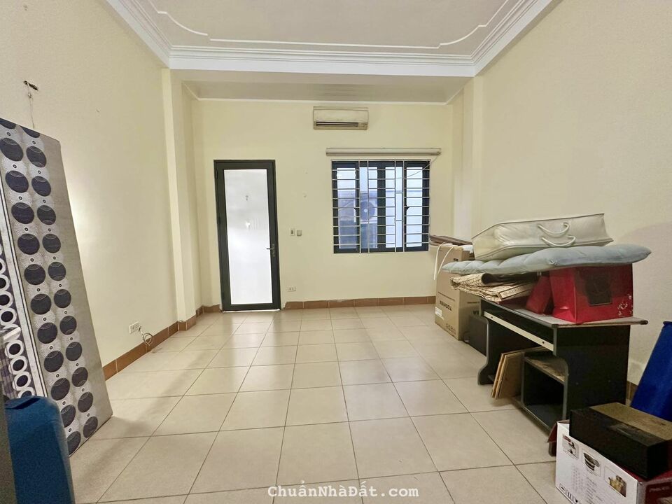 Cần tiền bán gấp nhà phố Hoàng Ngân 40m x 5 tầng, 5 tỷ