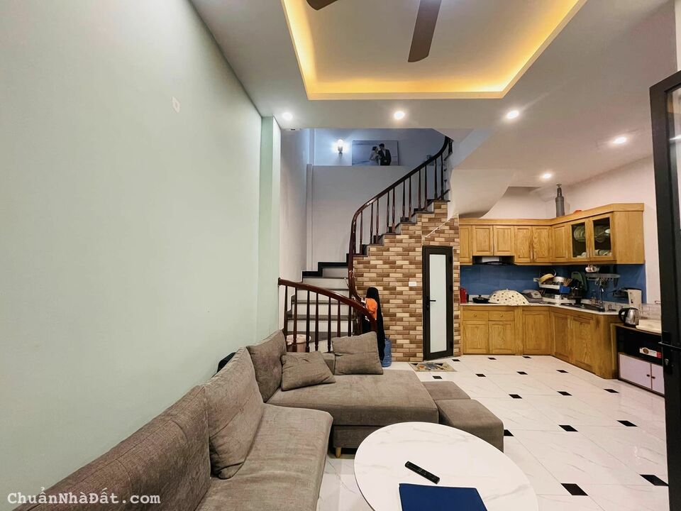 Bán nhà quận Cầu Giấy dưới 5 tỷ, 33m x 5 tầng, mặt tiền 5m