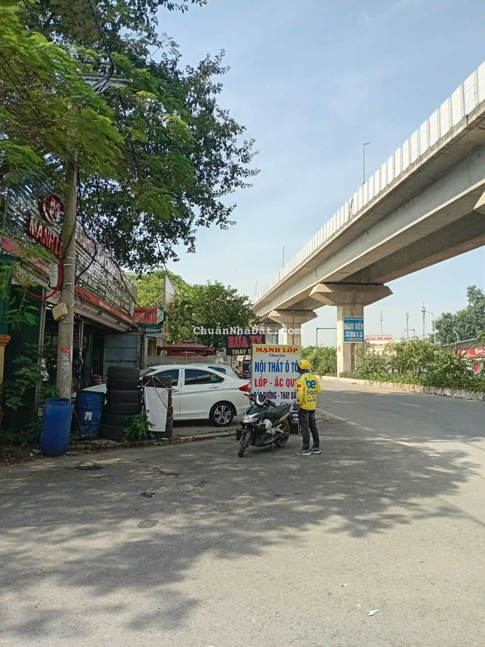 Cho thuê nhà nguyên căn 2 mặt thoáng, 2 mặt quốc lộ 6 đối diện Bến xe Yên Nghĩa Hà Đông. Cho thuê nhà nguyên căn 2 mặt thoáng, 2 mặt quốc lộ 6 đối diện Bến xe Yên Nghĩa Hà Đông.